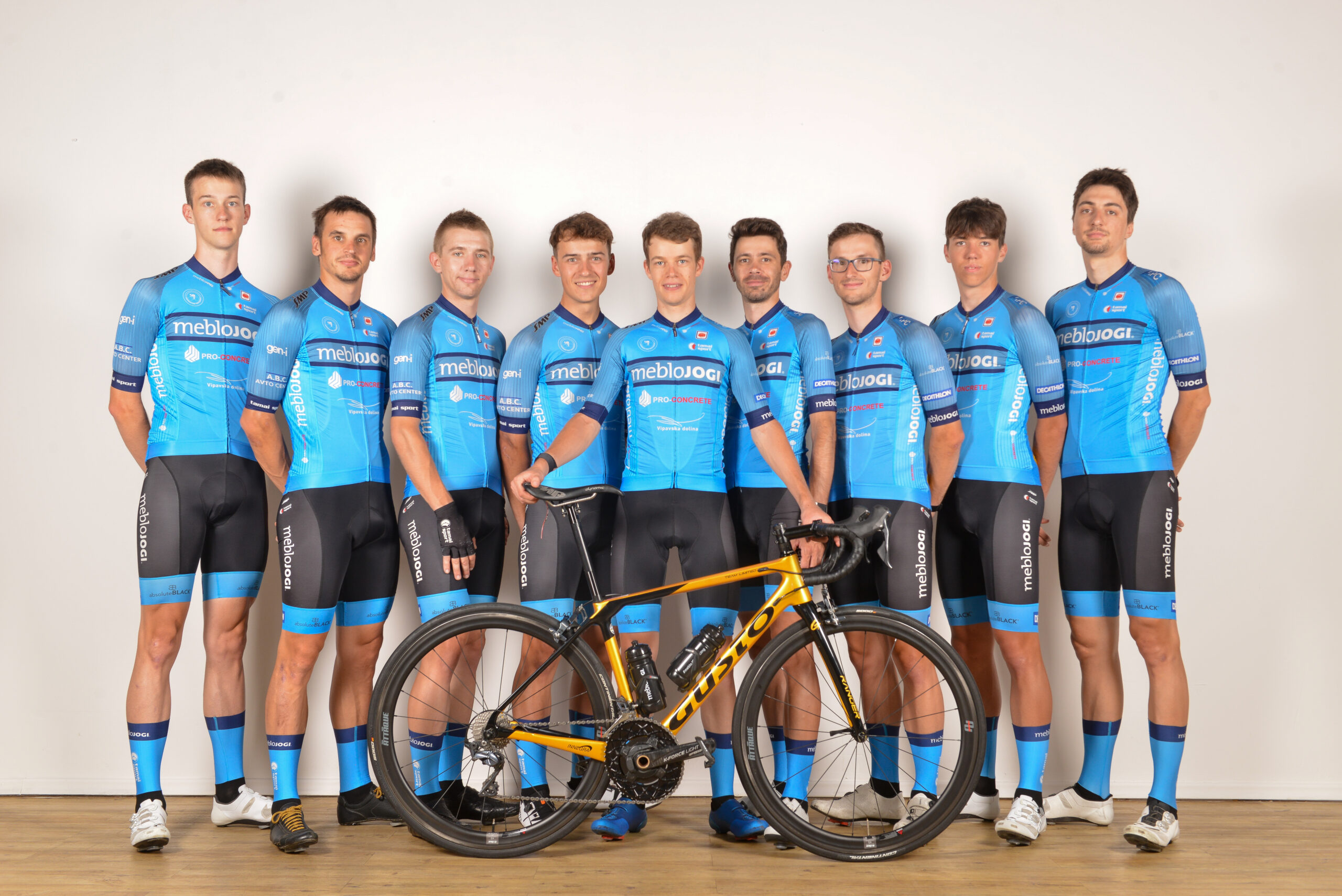 Člani meblojogi cycling team